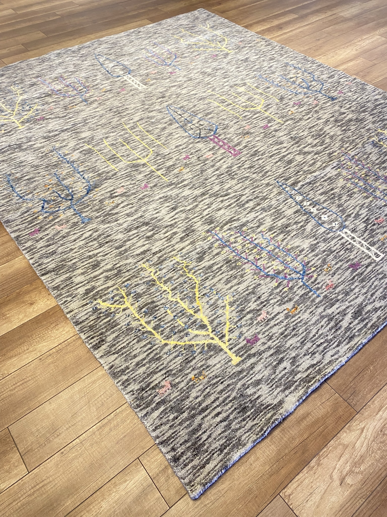 Classic Handcrafted Wool Rug 4