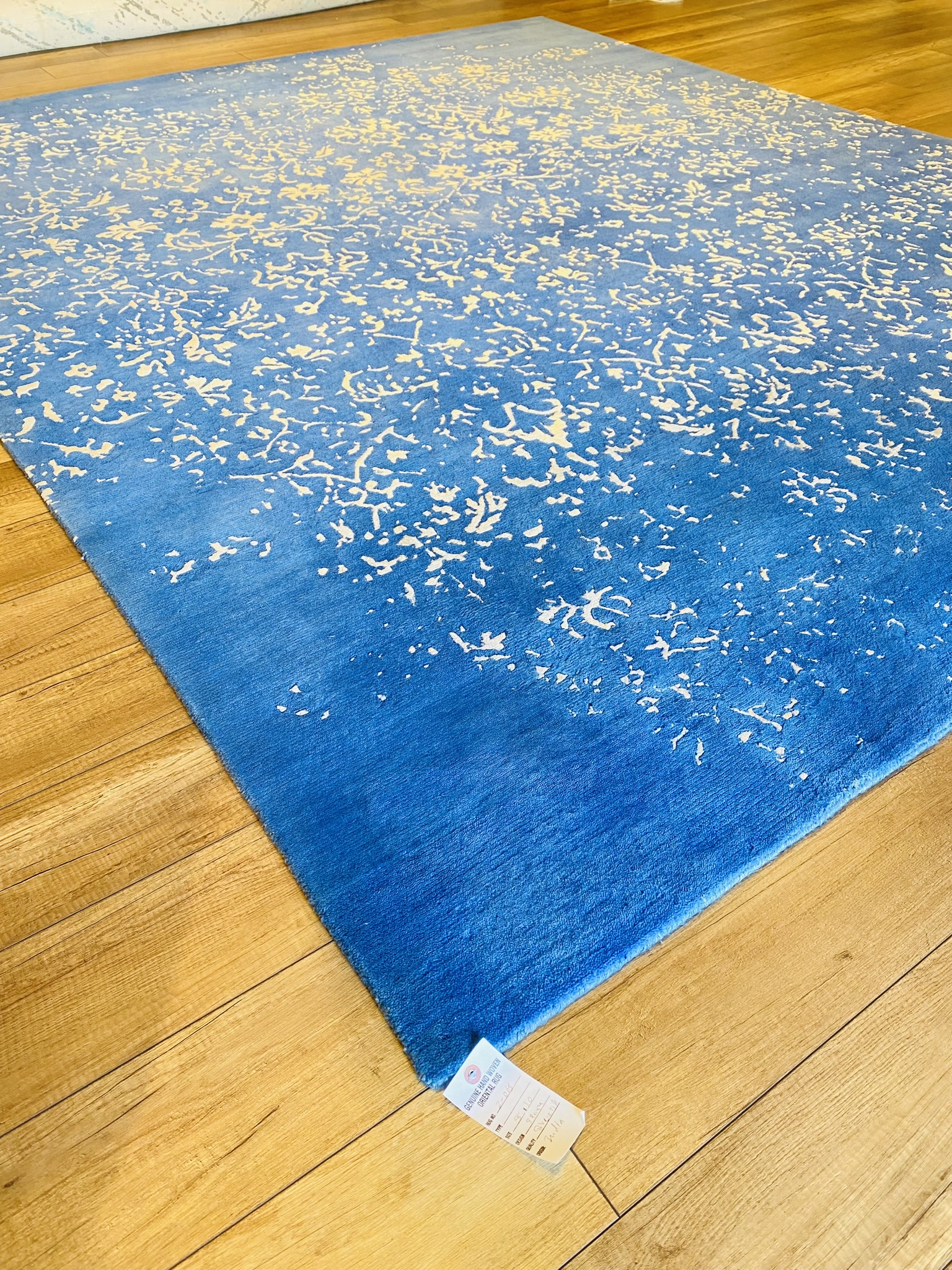 Sapphire Frost Hand-Woven Ombré Floral Rug