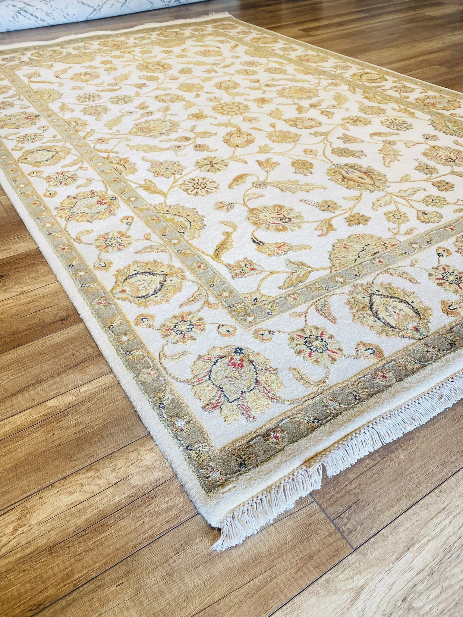 Golden Flora Hand-Tufted Wool Area Rug