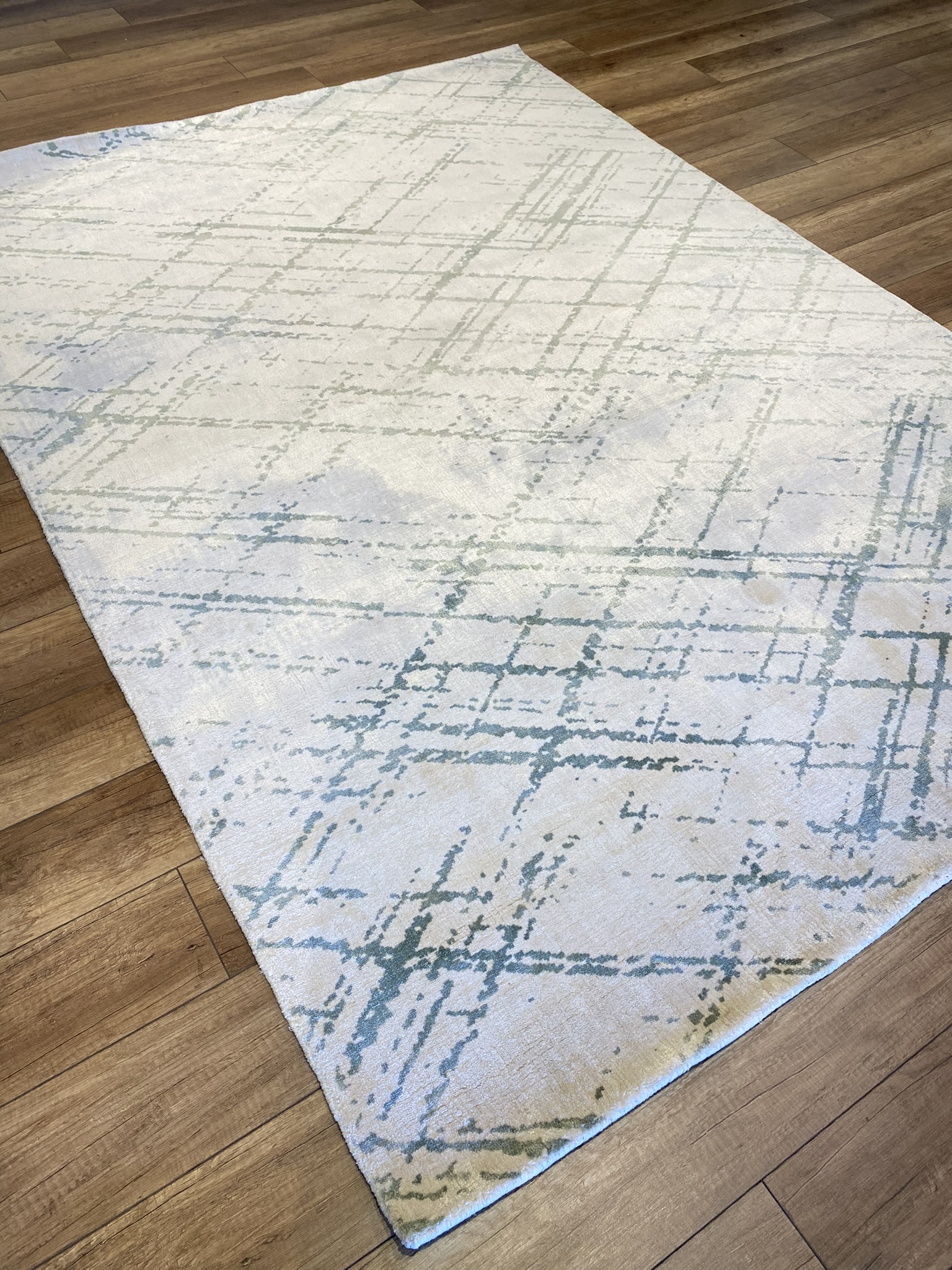 The Serene Haze Artisan Lattice Rug