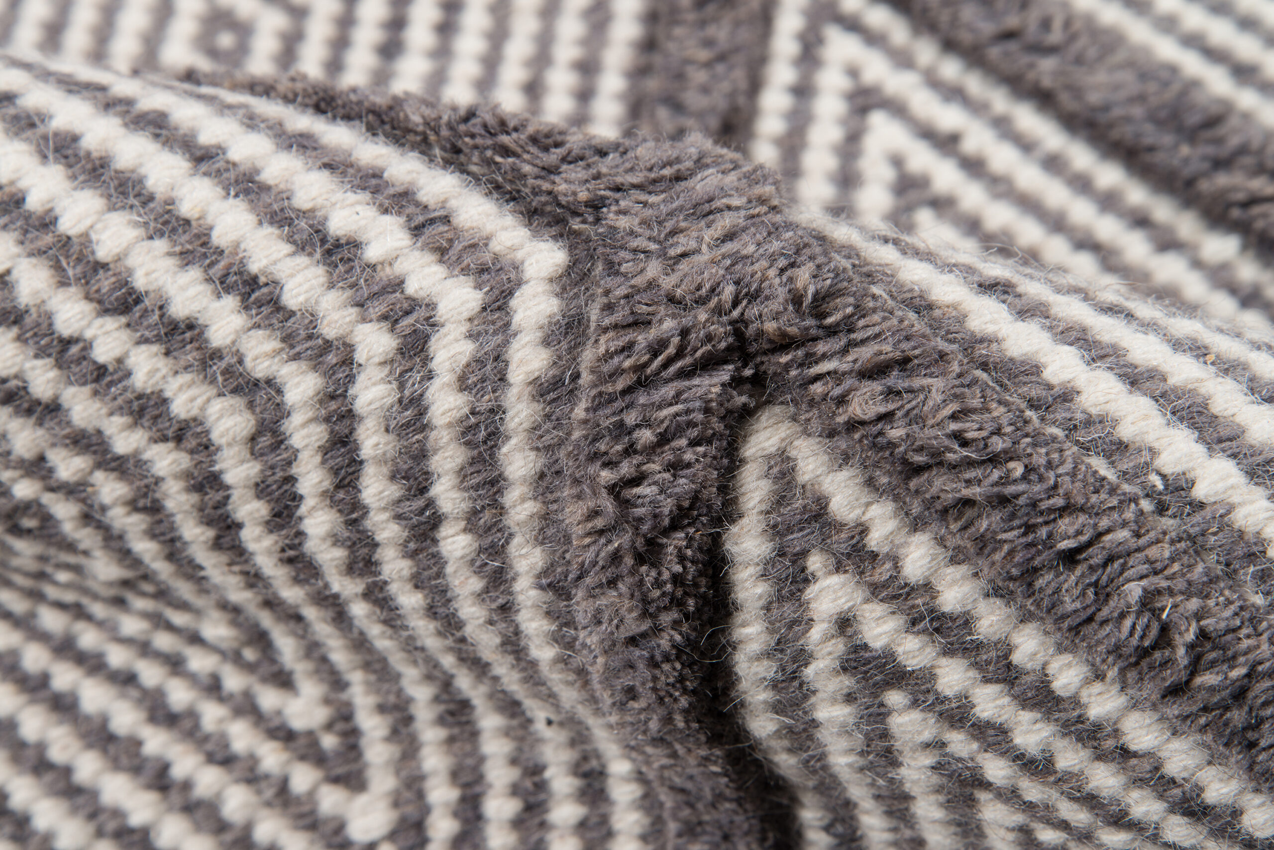 Erin Gates Langdon Spring Charcoal Area Rug - Image 4