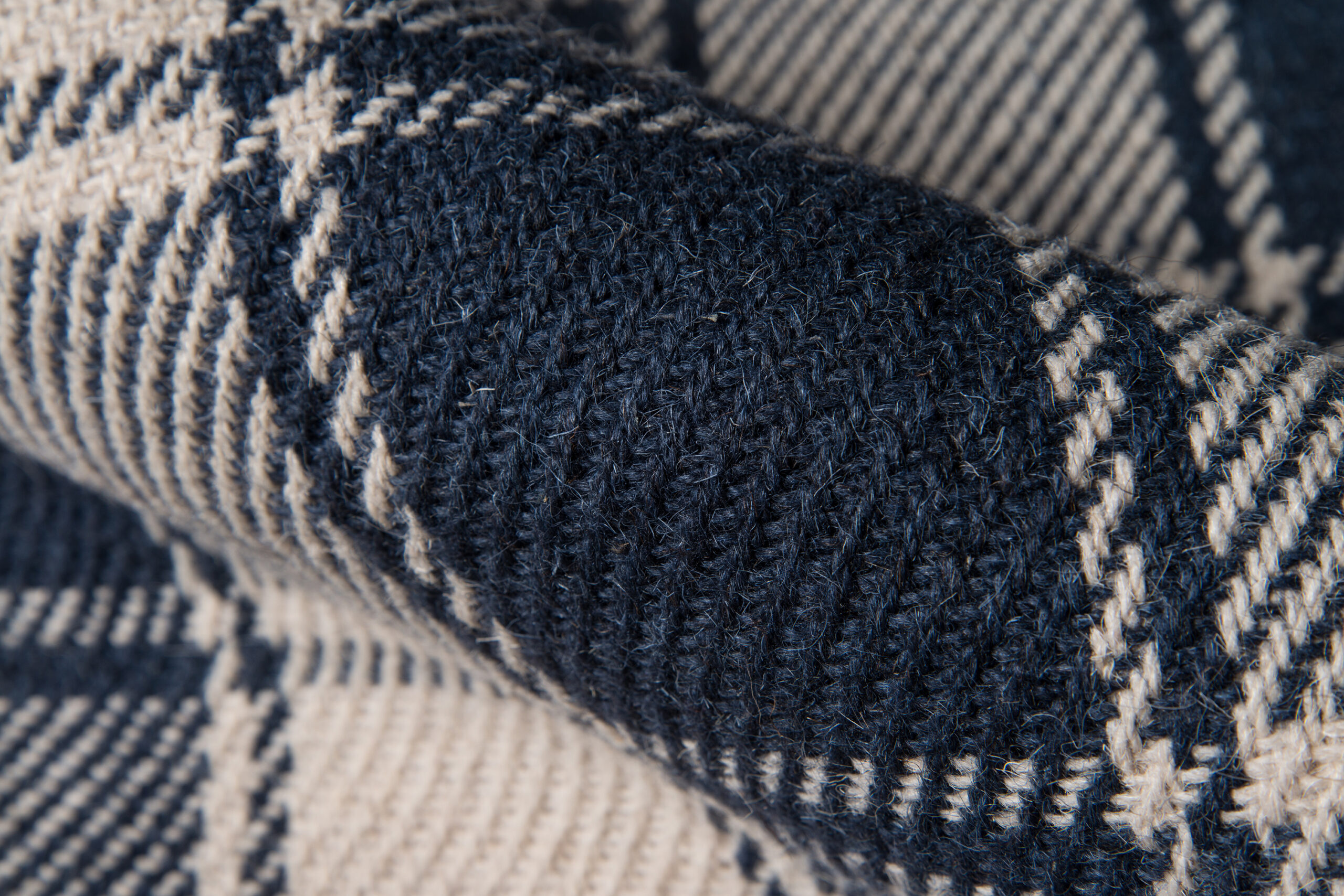 Erin Gates Marlborough Charles Navy Area Rug - Image 4