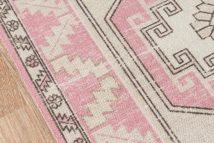 Momeni Anatolia Pink Area Rug