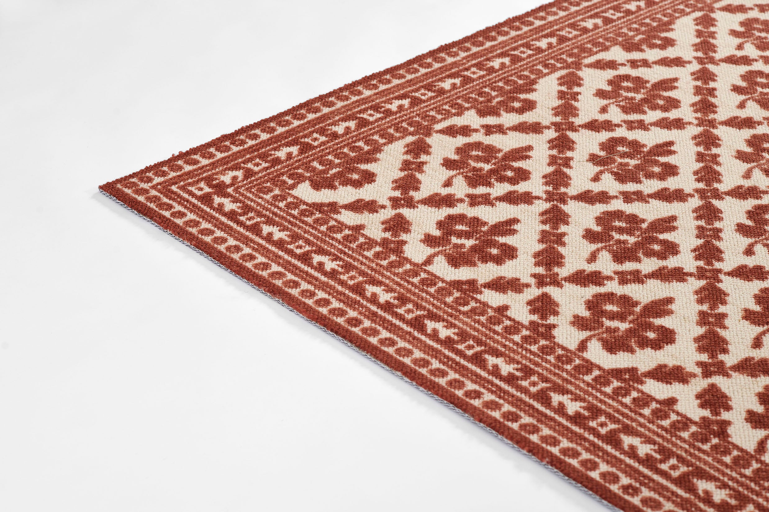 Momeni Bibury Red Area Rug