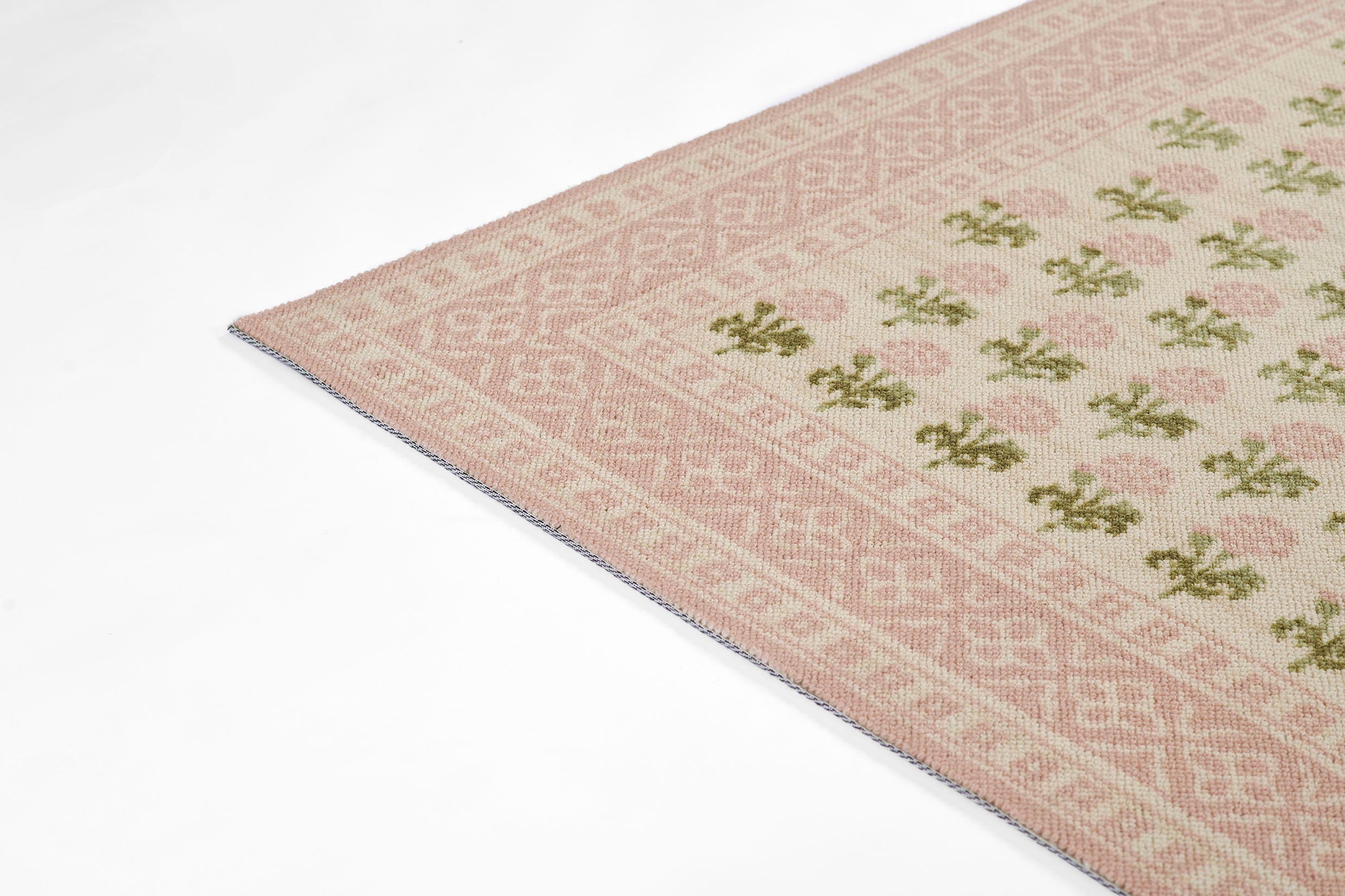 Momeni Bibury Pink Area Rug
